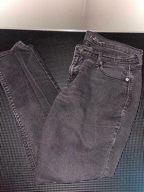 Old Navy Women’s High-Rise Black Jeans - Classic Slim/Skinny fit size 10 petite
